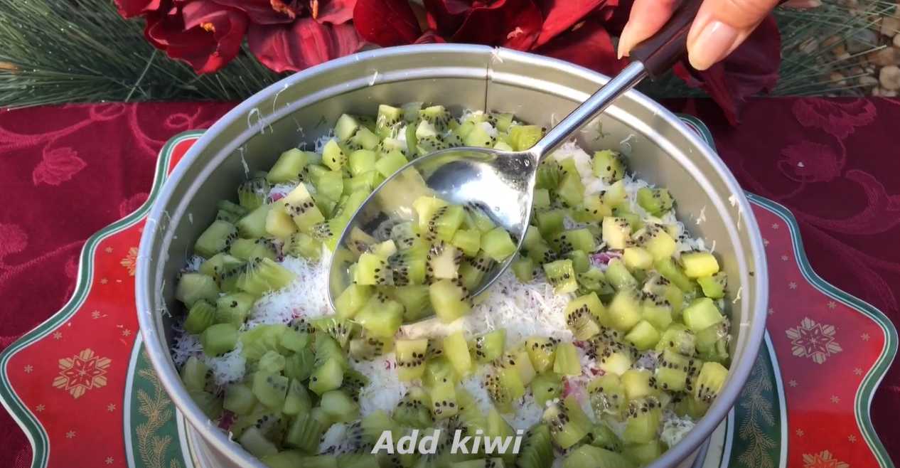 Salade du Nouvel An au poulet et aux fruits - Étape 14