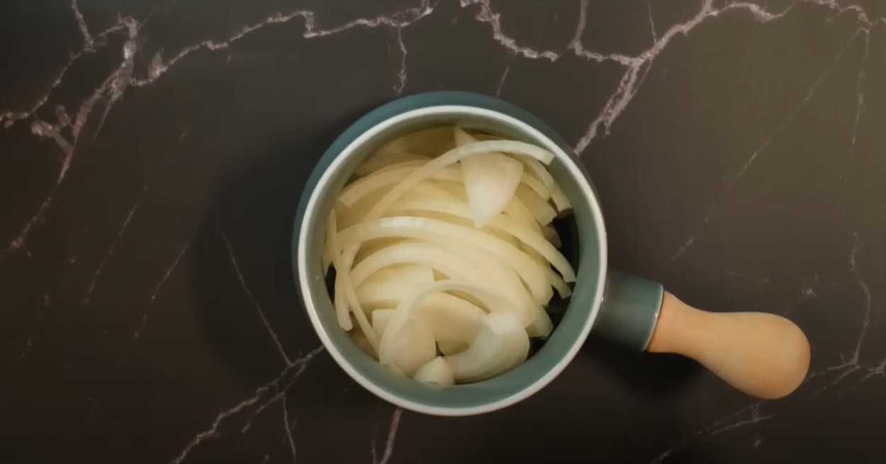 Salade d'œufs, d'oranges et de pommes - Étape 2