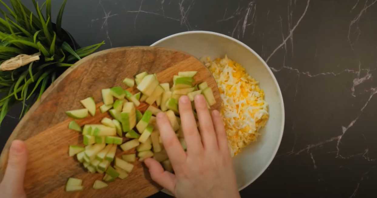 Salade d'œufs, d'oranges et de pommes - Étape 11