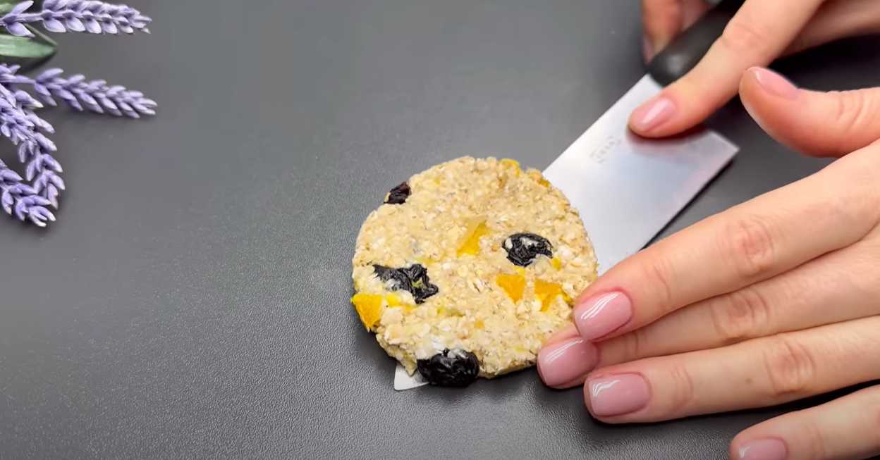 Biscuits croustillants à l'avoine cuits à la poêle sans farine ni sucre - Étape 6