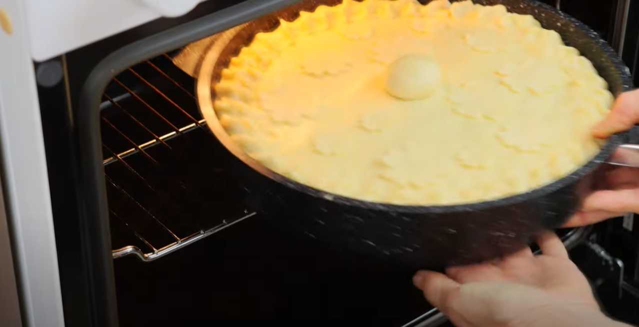 Tarte tatare à la viande et aux pommes de terre Zur Belish - Étape 14