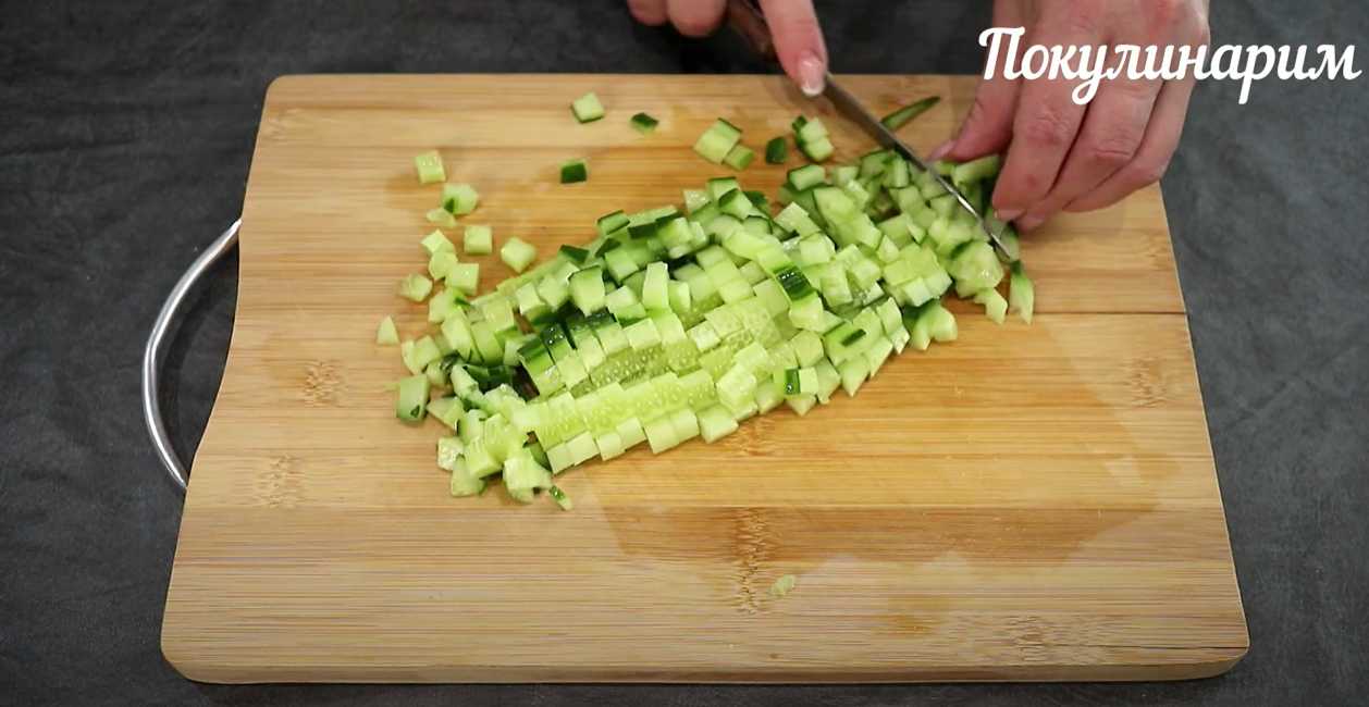 Salade classique de thon en conserve et d'œufs - Étape 1