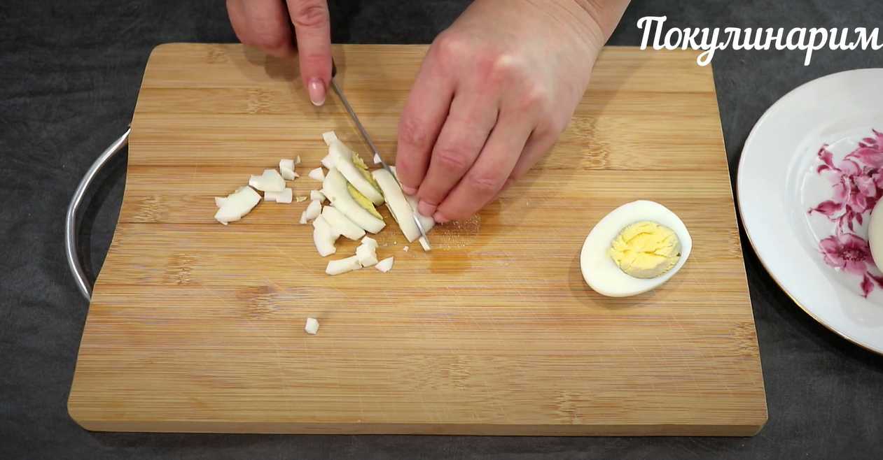 Salade classique de thon en conserve et d'œufs - Étape 2