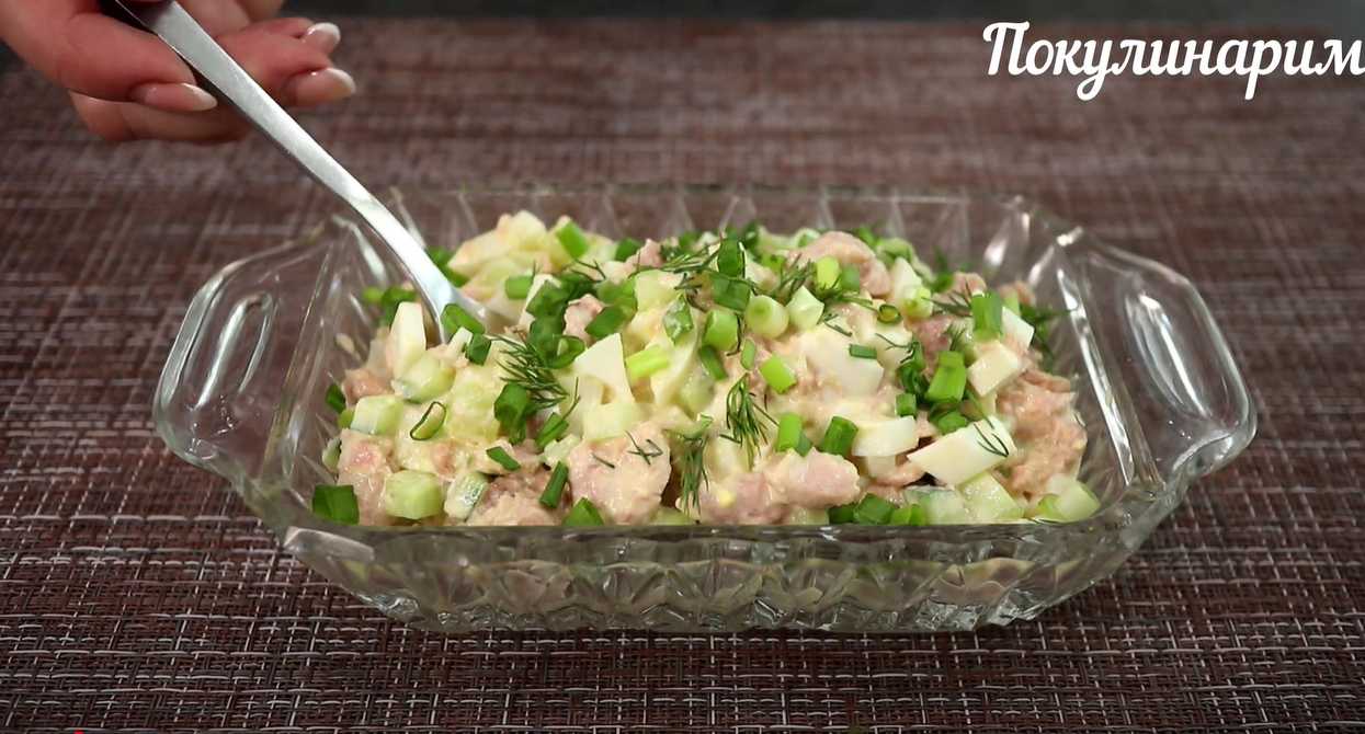 Salade classique de thon en conserve et d'œufs - Étape 5