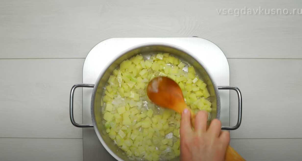 Soupe classique à l'oseille, aux œufs et au poulet - Étape 3