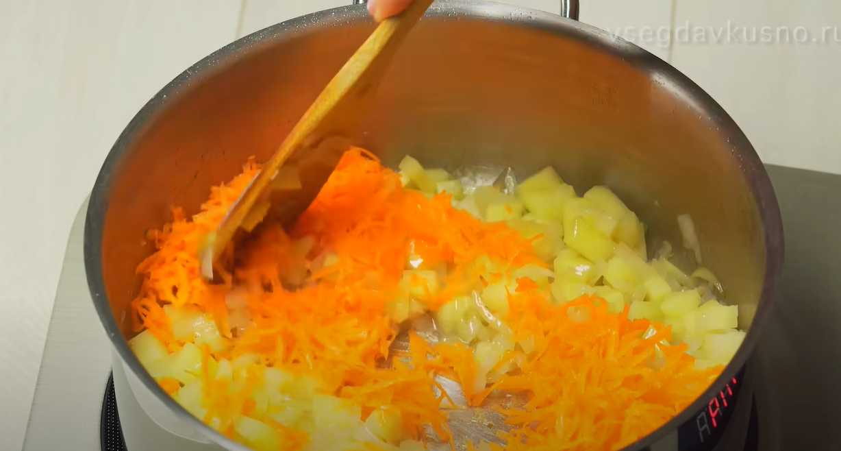 Soupe classique à l'oseille, aux œufs et au poulet - Étape 4