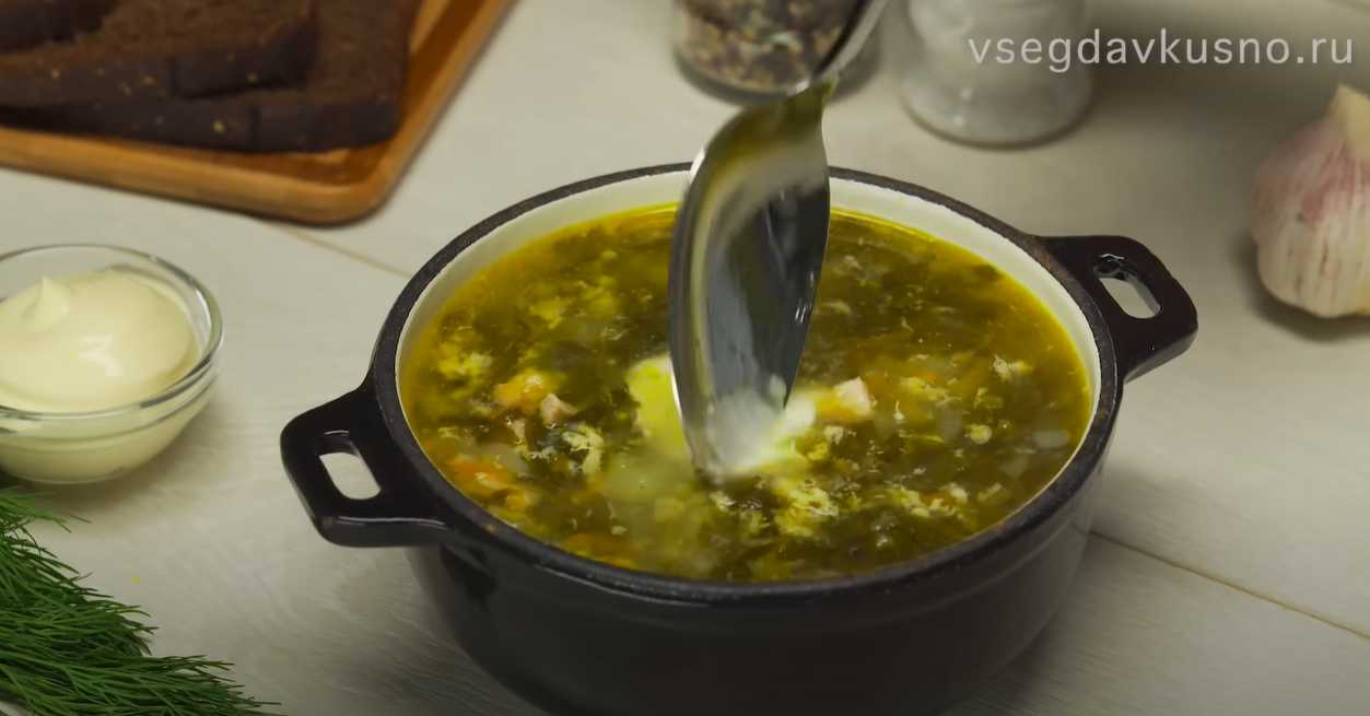Soupe classique à l'oseille, aux œufs et au poulet - Étape 9