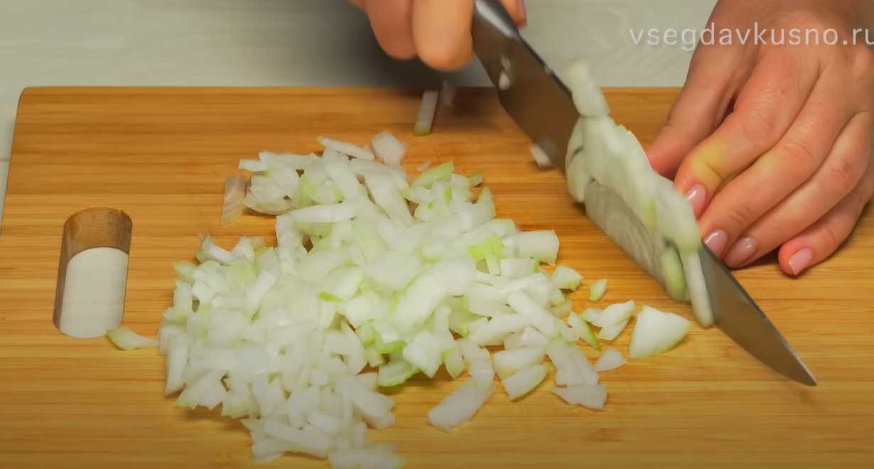 Soupe classique à l'oseille, aux œufs et au poulet - Étape 1