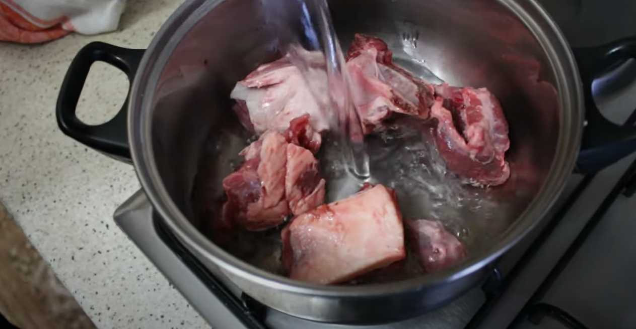 Soupe classique à la viande et à l'orge - Étape 1