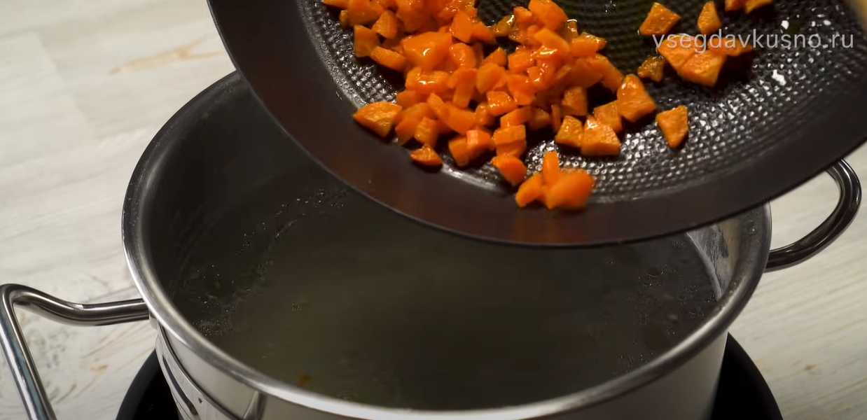 Soupe classique au poulet et aux nouilles - Étape 9