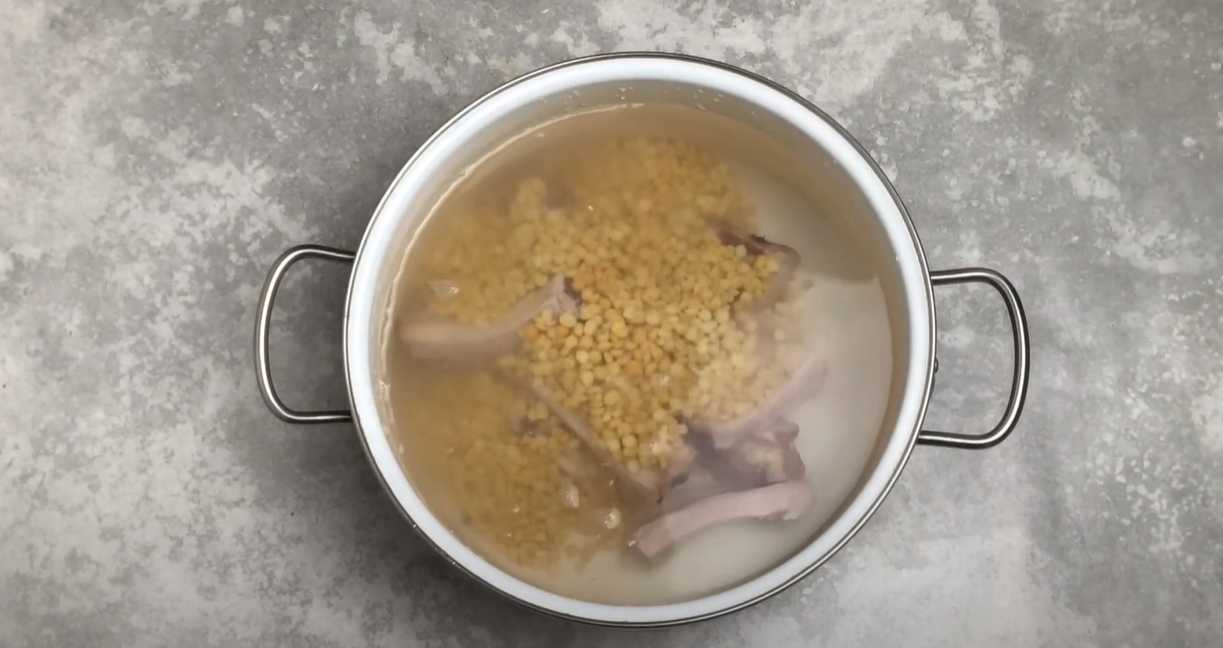 Soupe classique aux pois cassés et aux côtes fumées - Étape 5