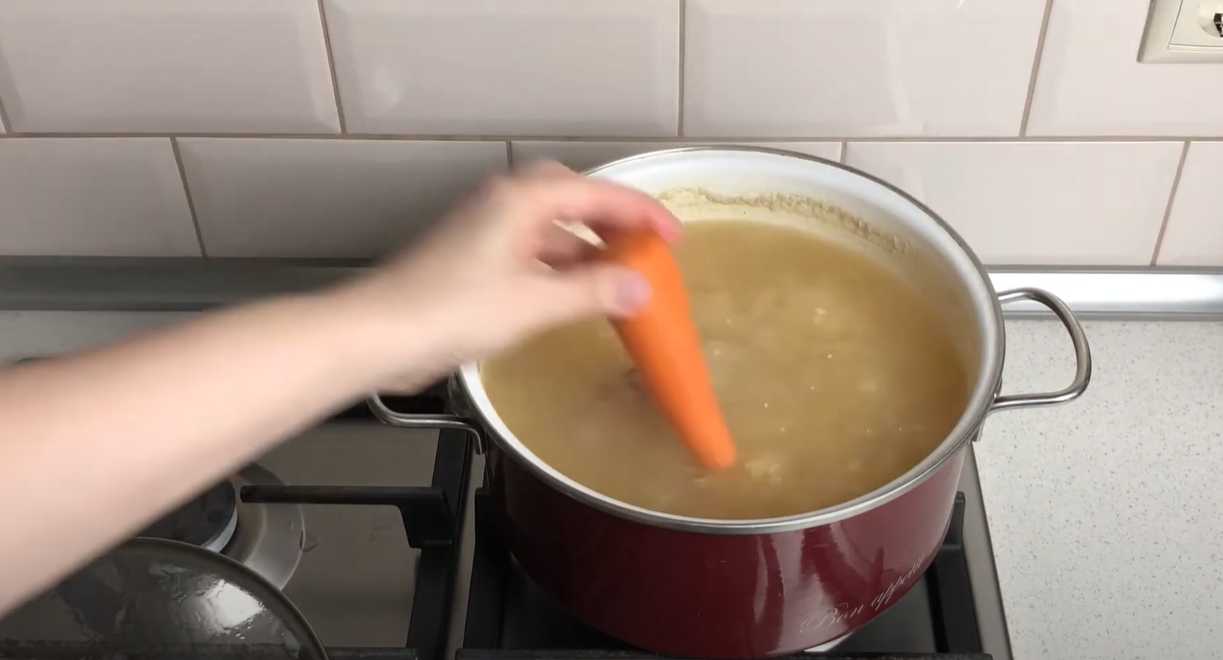 Soupe classique aux pois cassés et aux côtes fumées - Étape 8