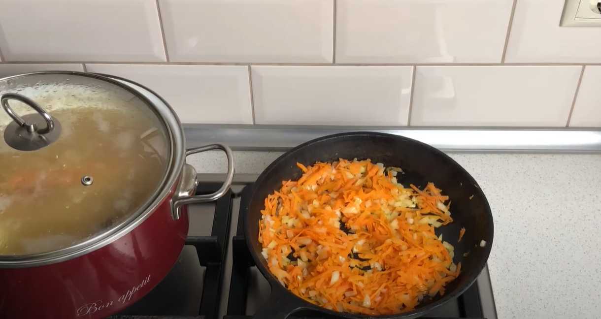 Soupe classique aux pois cassés et aux côtes fumées - Étape 9