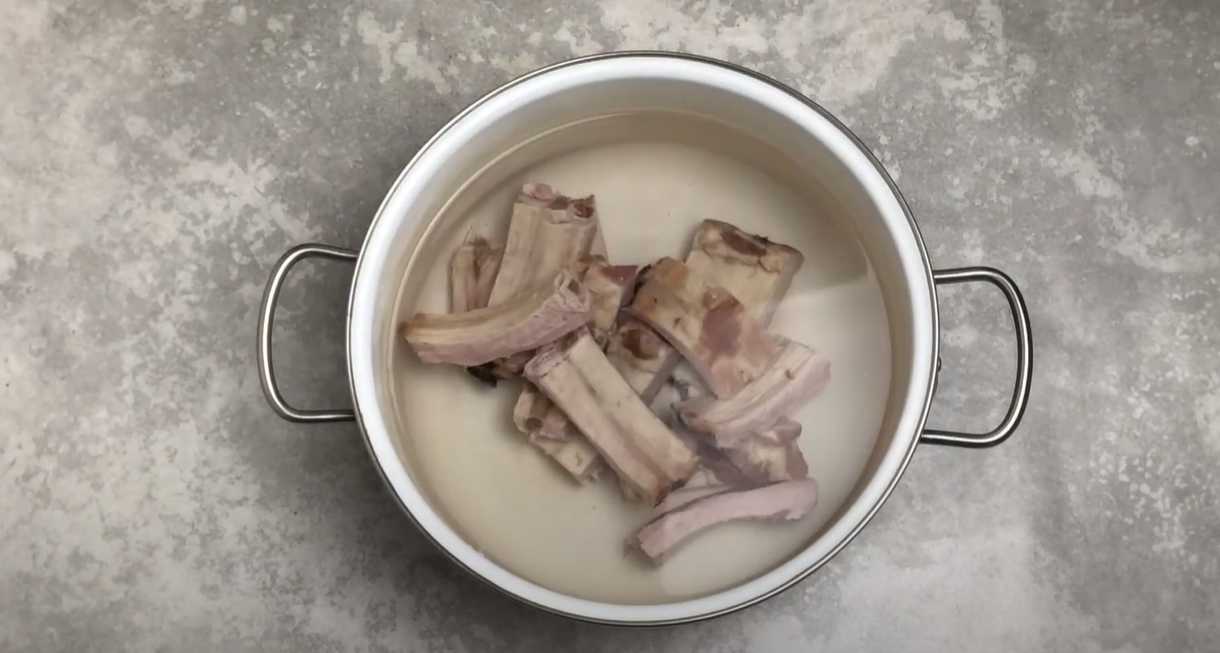 Soupe classique aux pois cassés et aux côtes fumées - Étape 4