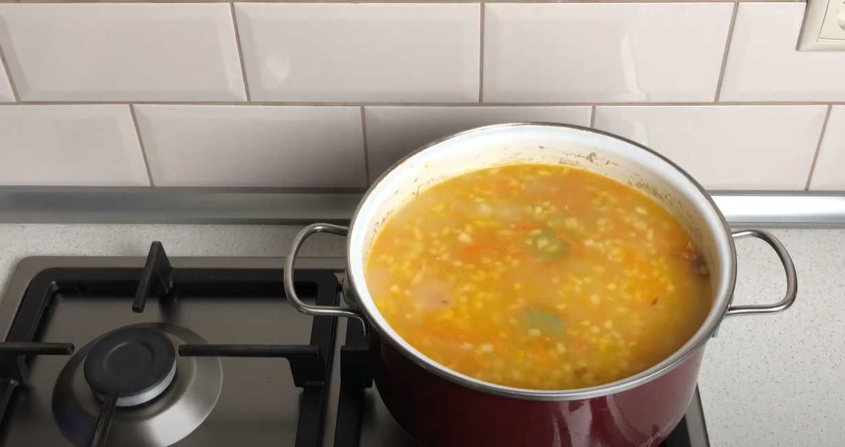 Soupe classique aux pois cassés et aux côtes fumées - Étape 12