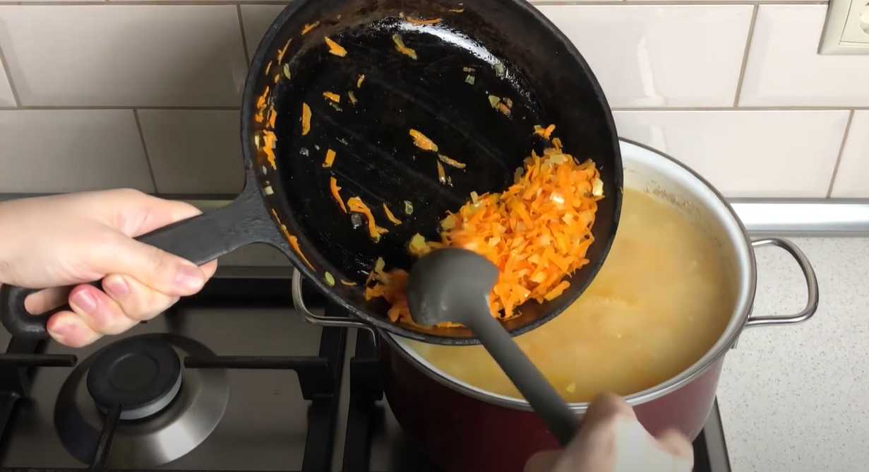 Soupe classique aux pois cassés et aux côtes fumées - Étape 11