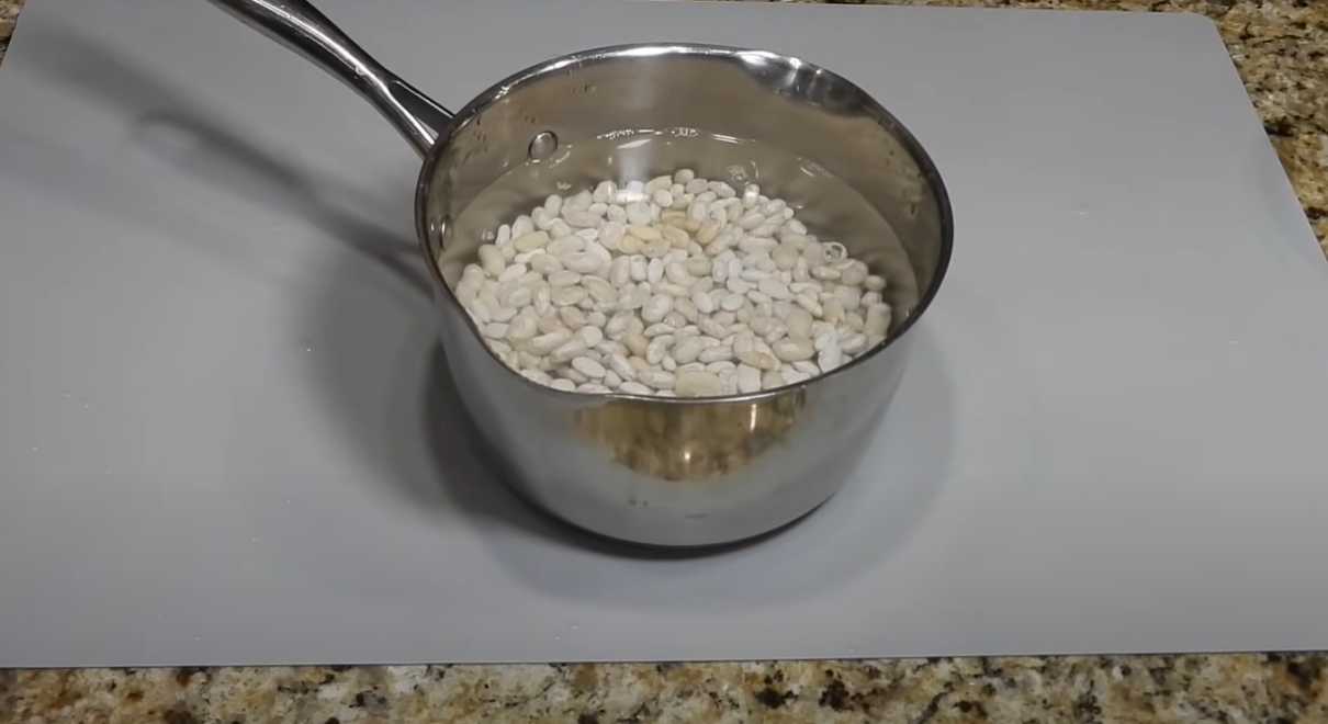 Soupe classique aux haricots et à la viande - Étape 1