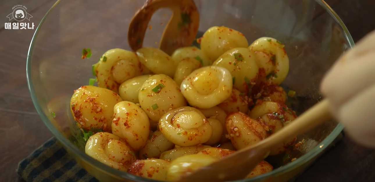 Champignons et pommes de terre à la sauce à l'ail - Étape 10