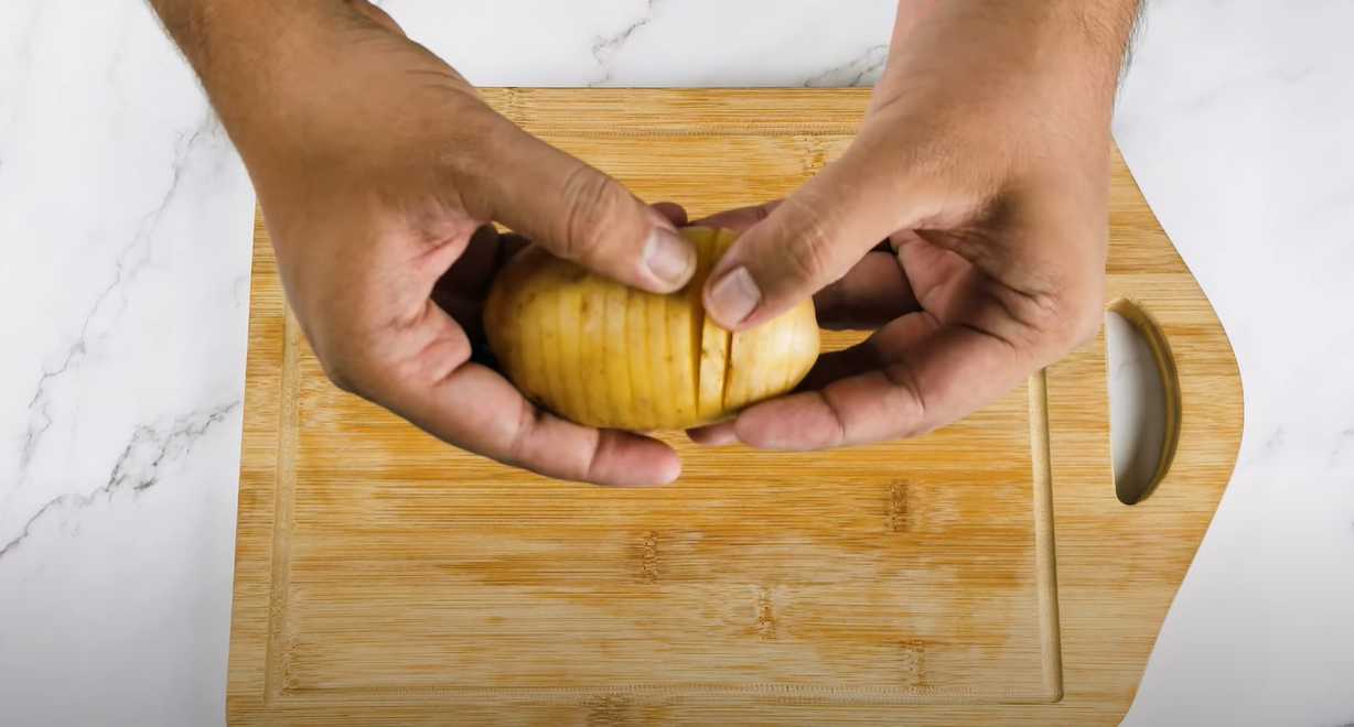 Pommes de terre Hasselback au four - Étape 1