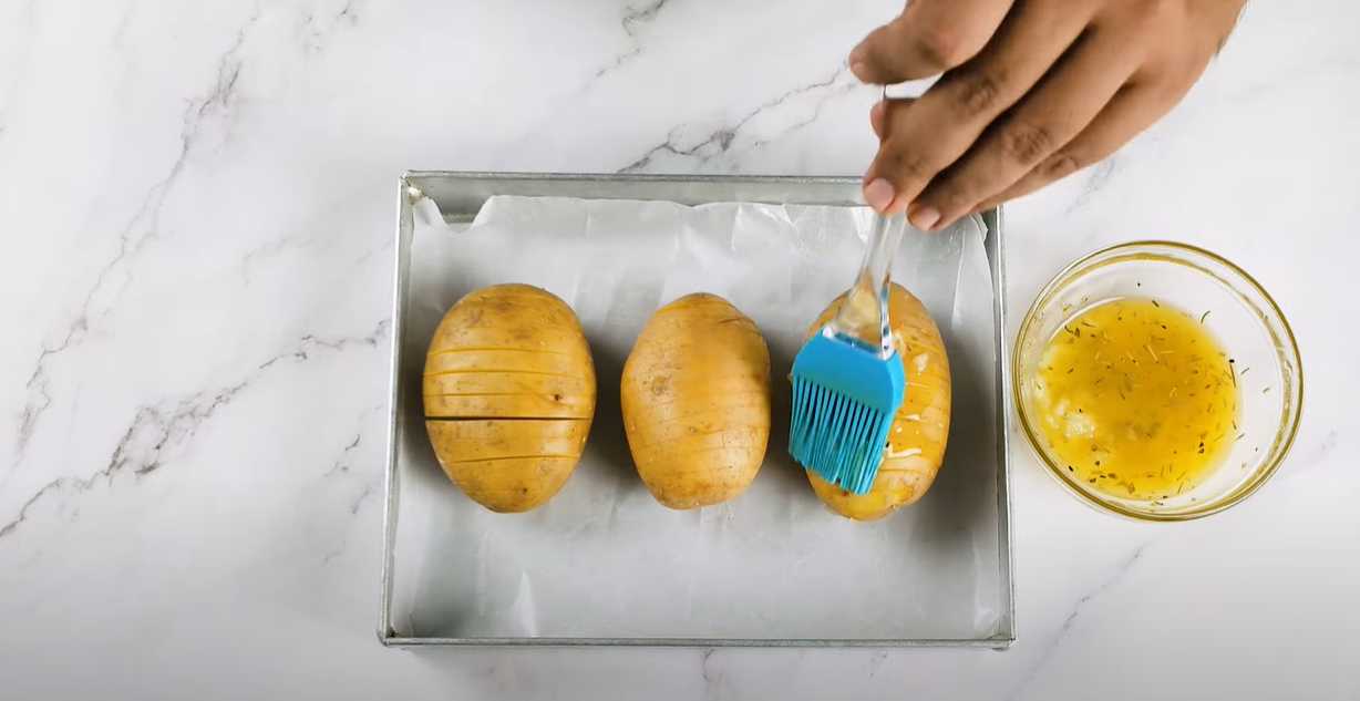 Pommes de terre Hasselback au four - Étape 4