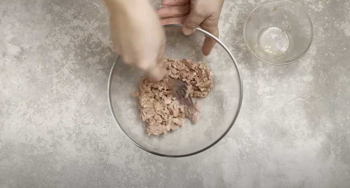 Salade de poisson classique - Étape 1