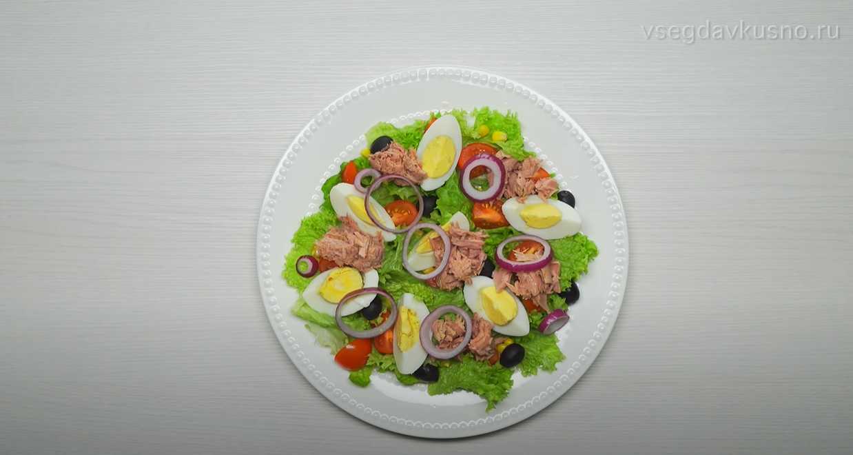 Salade niçoise classique au thon et au maïs - Étape 8