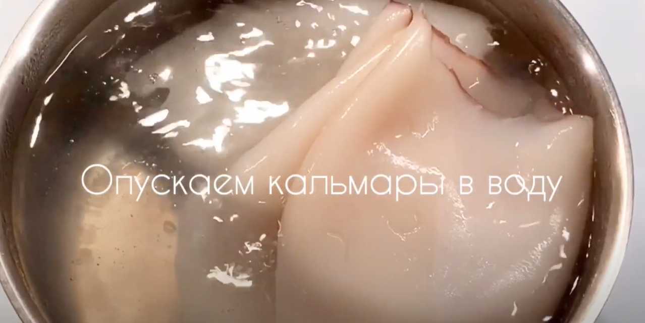 Salade de calamars classique aux œufs et aux oignons - Étape 2