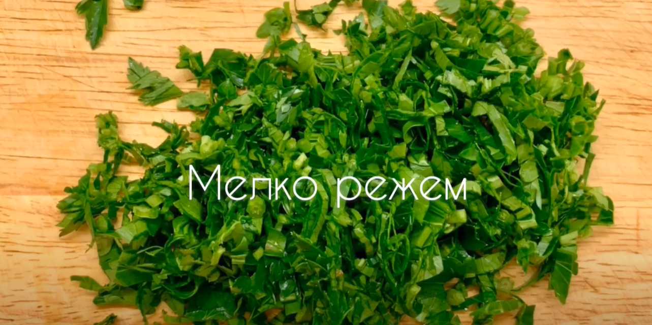 Salade classique de calamars aux œufs et aux oignons - Étape 7