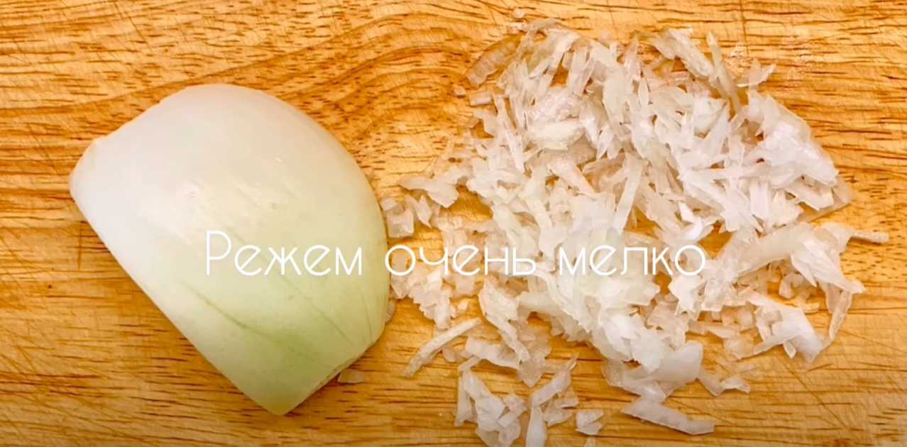 Salade classique de calamars aux œufs et aux oignons - Étape 5