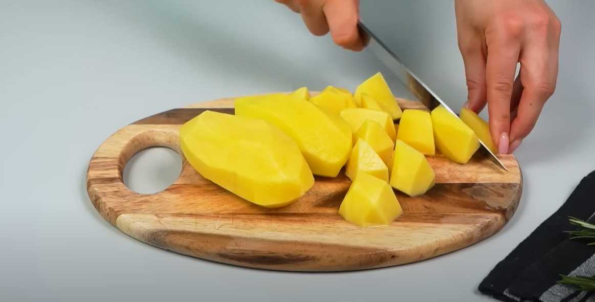 Boulettes de viande sur un lit de pommes de terre - Étape 2