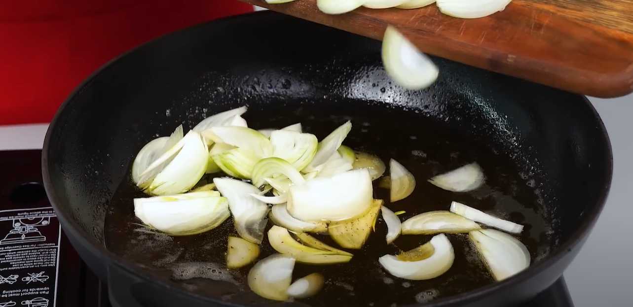 Poulet frit aux champignons et aux oignons - Étape 6