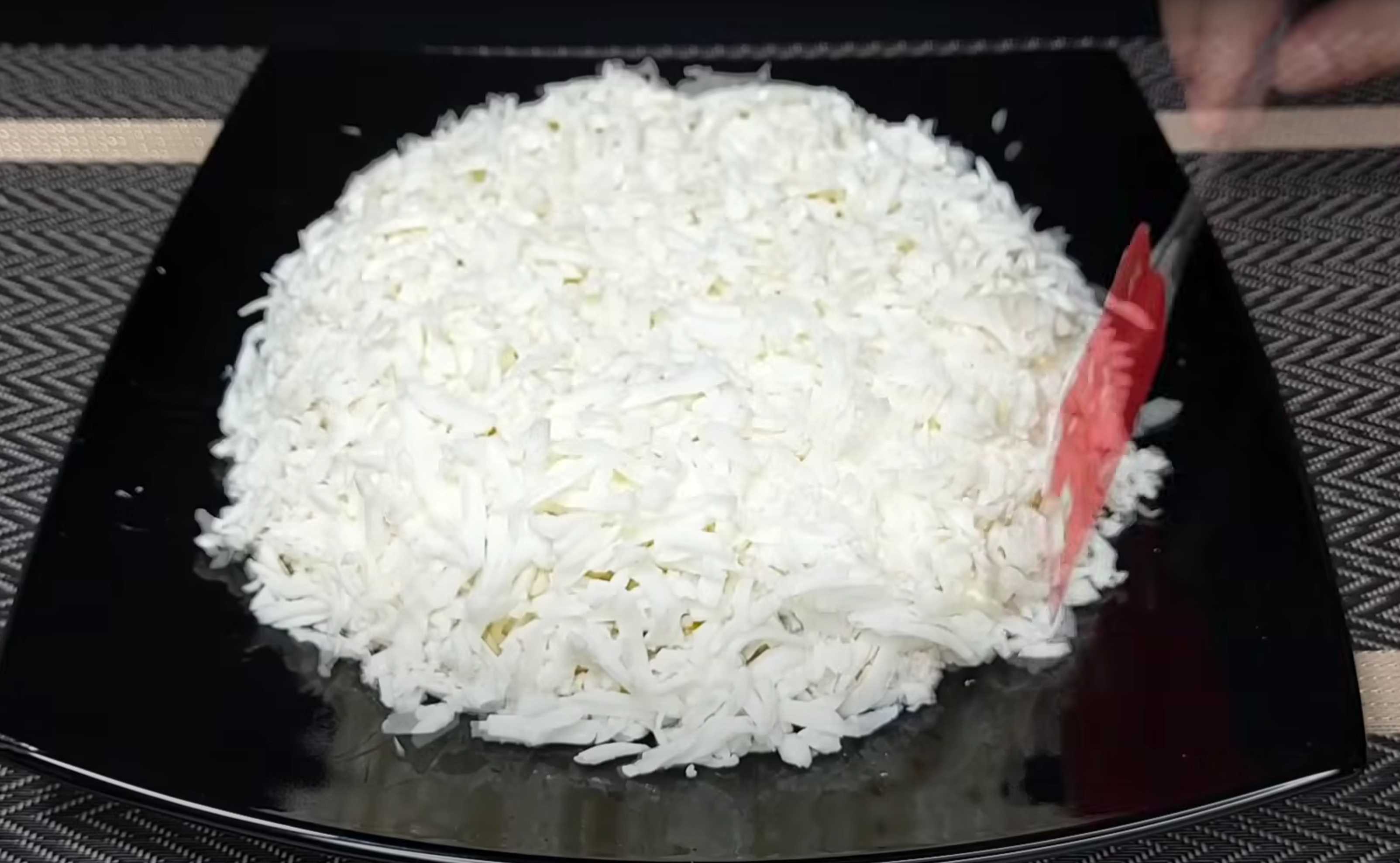 Salade de chrysanthèmes aux frites et aux champignons - Étape 8