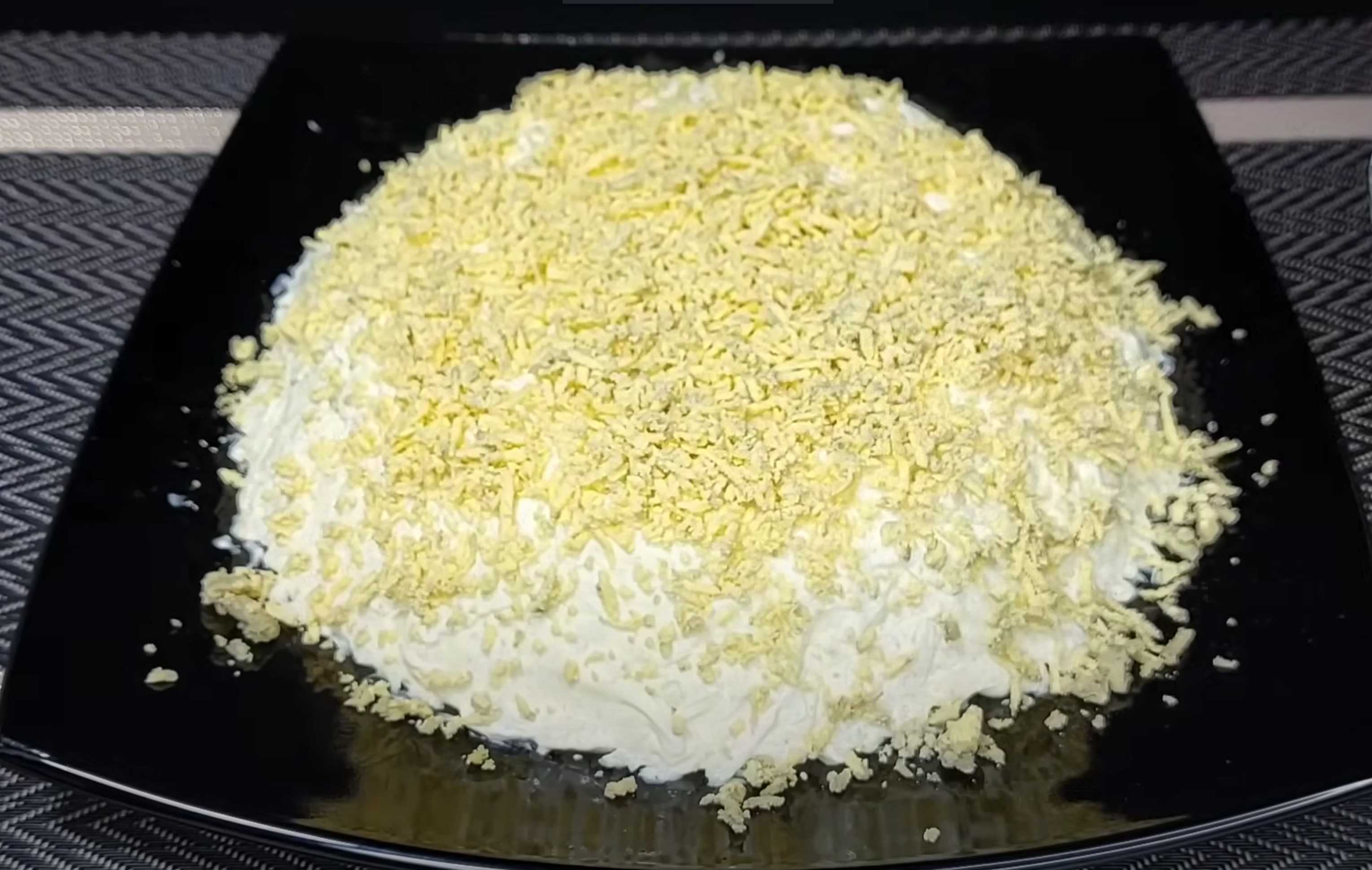 Salade de chrysanthèmes aux frites et aux champignons - Étape 9