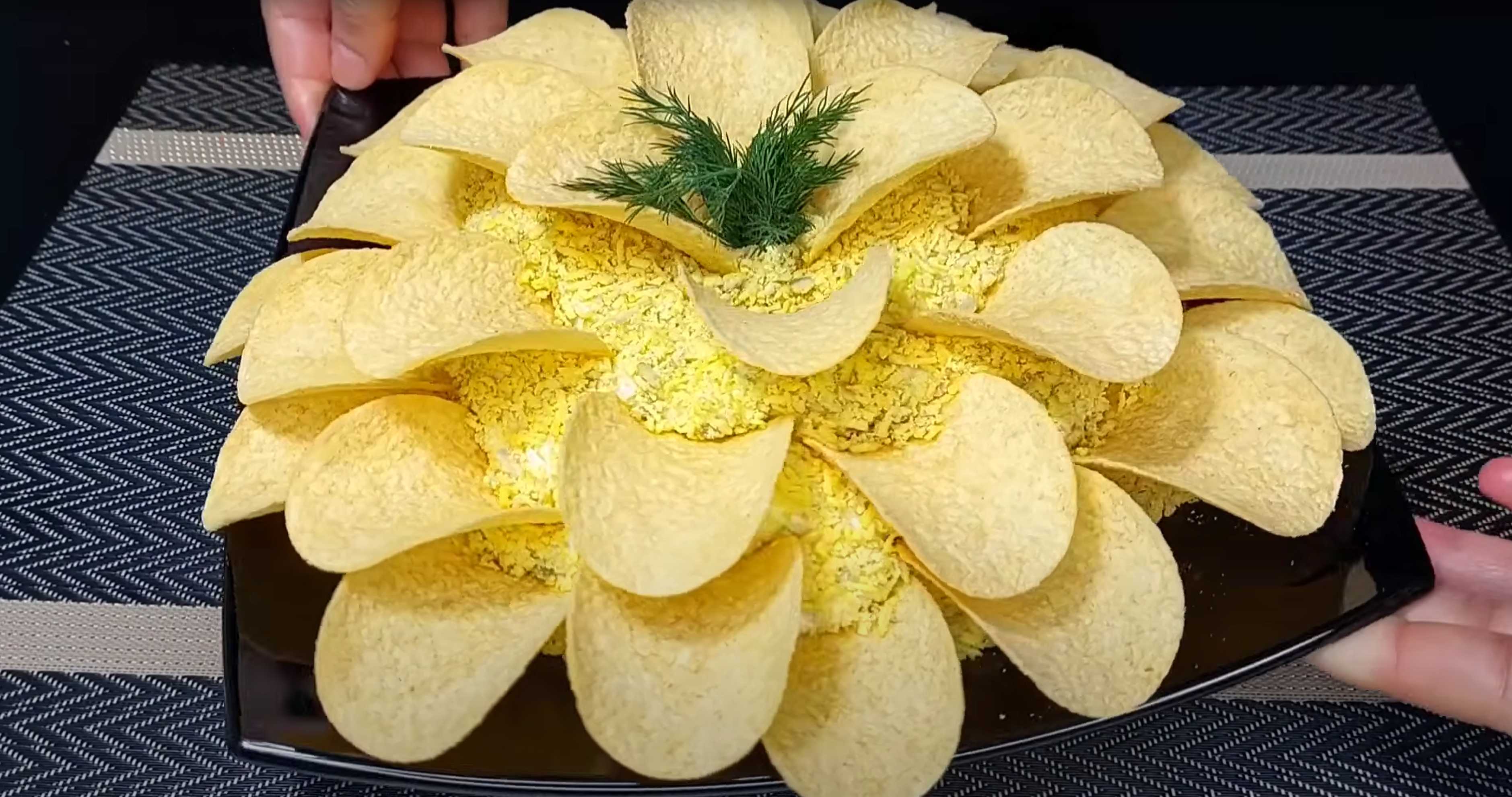 Salade de chrysanthèmes aux frites et aux champignons - Étape 10