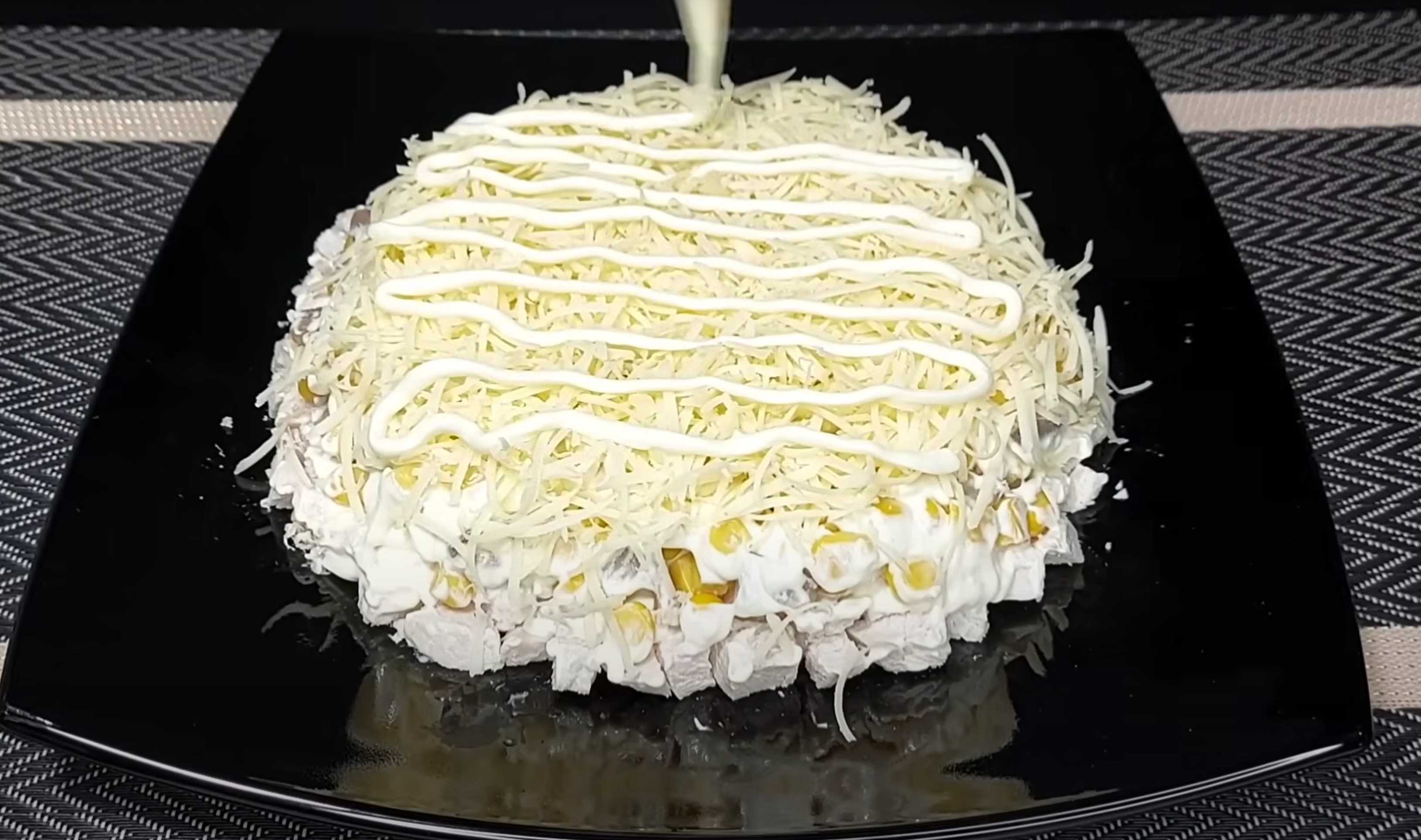 Salade de chrysanthèmes aux frites et aux champignons - Étape 7