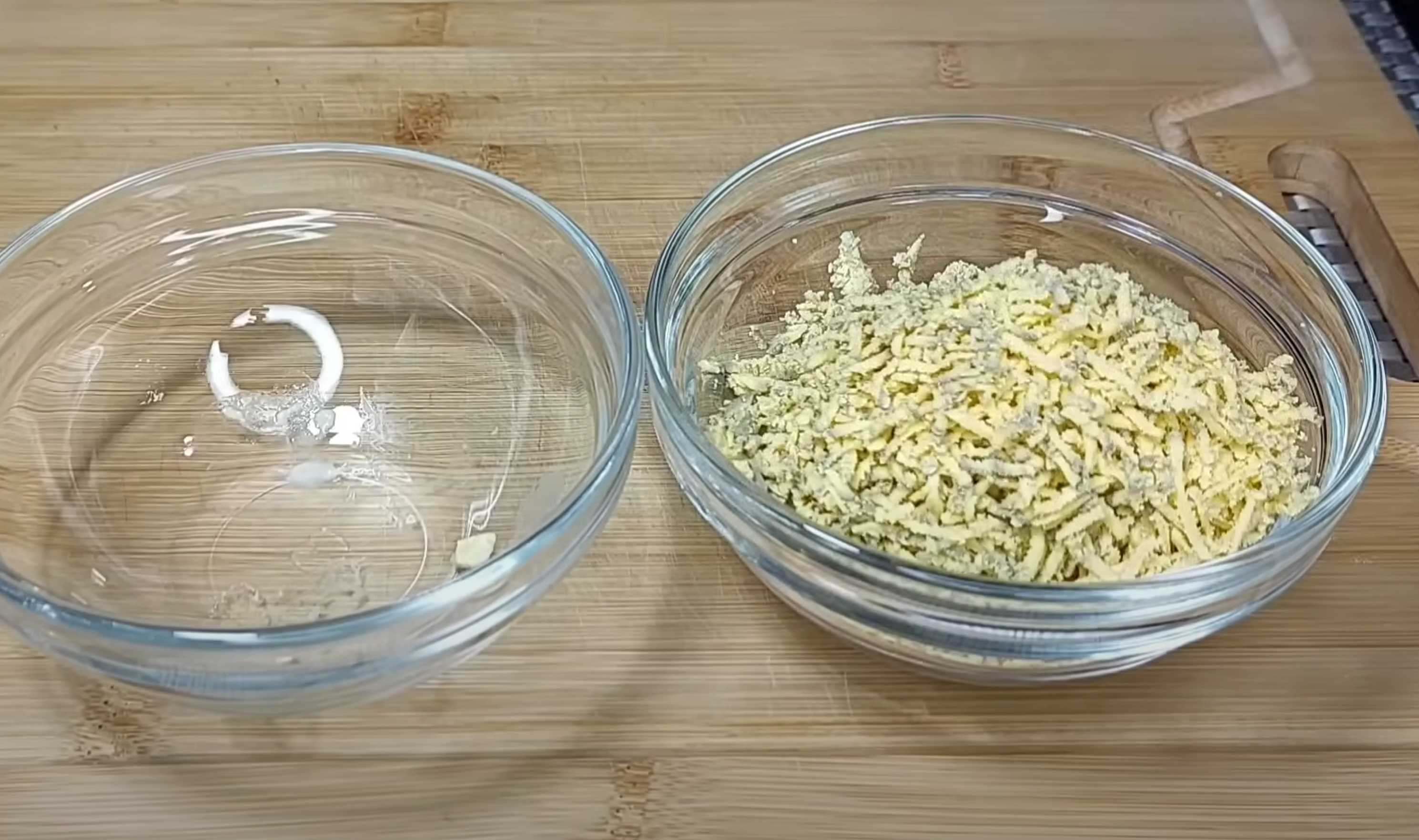 Salade de chrysanthèmes aux frites et aux champignons - Étape 2