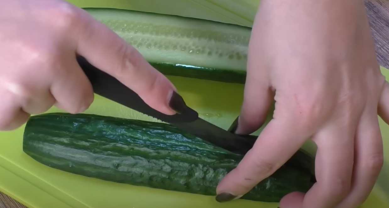 Salade grecque à la feta et aux olives - Étape 1