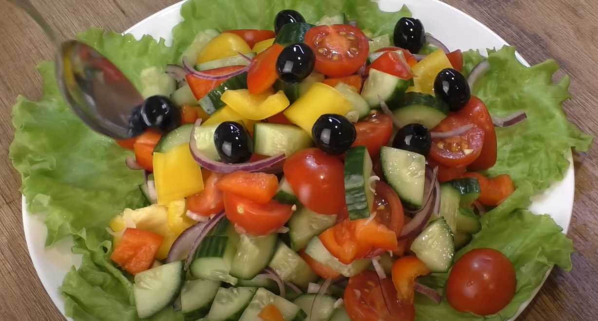 Salade grecque à la feta et aux olives - Étape 8