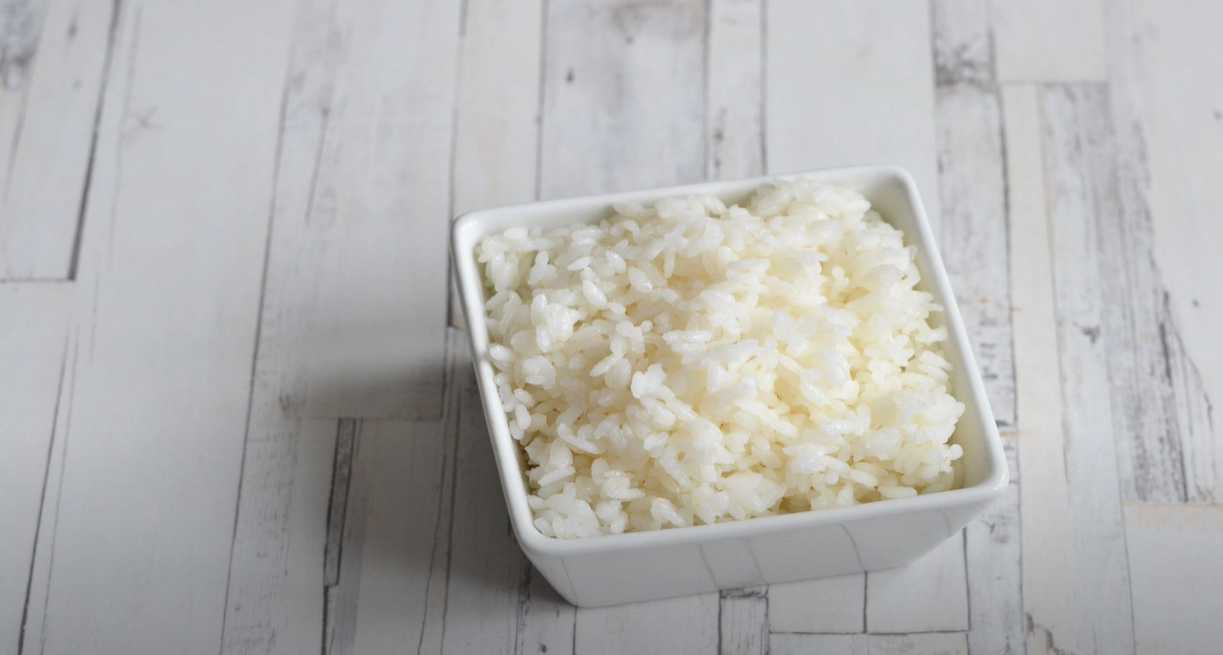 Salade de saumon rose en conserve, riz et œuf - Étape 1