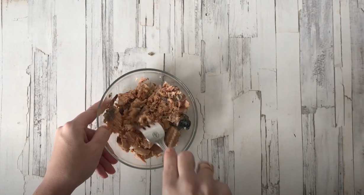 Salade de saumon rose en conserve, riz et œuf - Étape 2