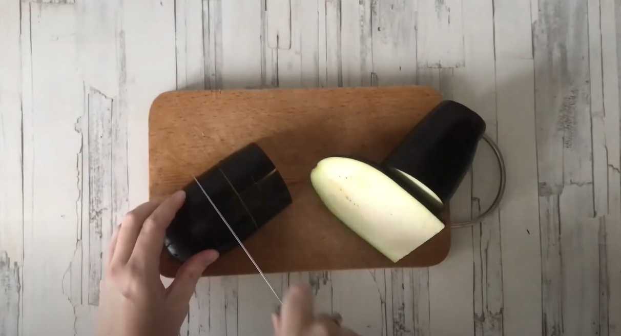 Salade d'aubergines frites à la géorgienne - Étape 1