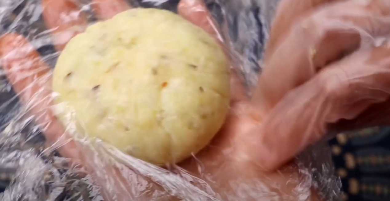 Boulettes de pommes de terre enrobées de bœuf et enrobées de pâte - Étape 12