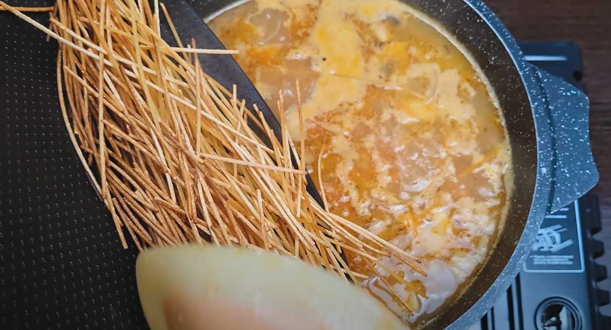 Soupe arménienne aux nouilles et aux œufs - Étape 10