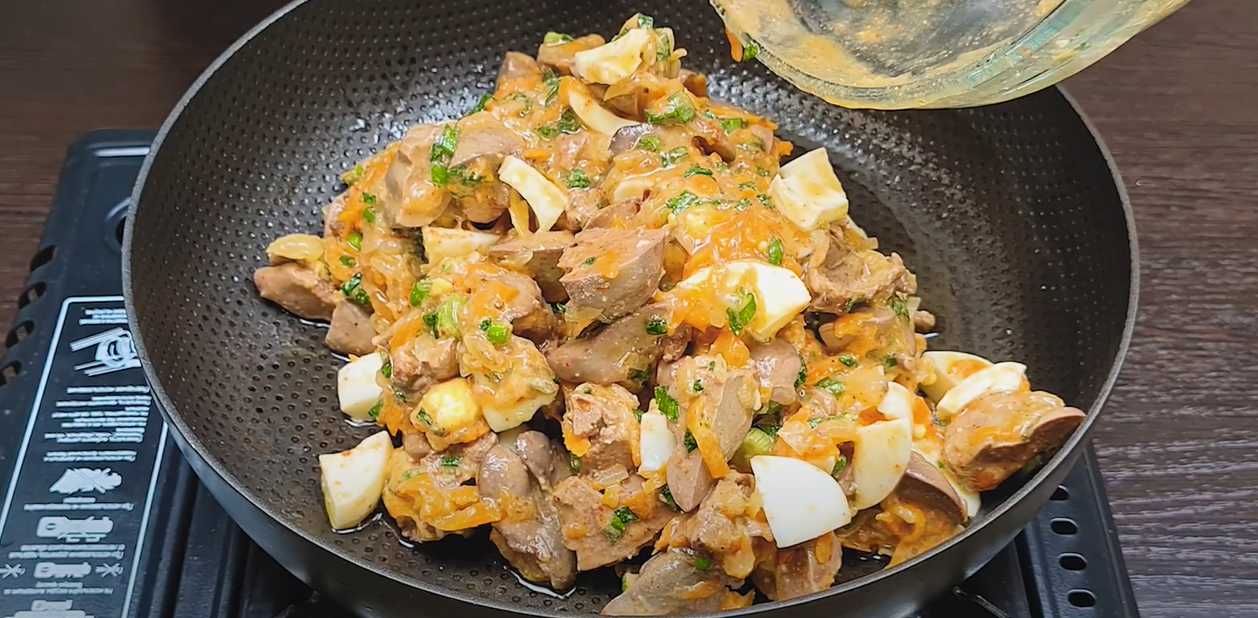 Foie de poulet aux œufs et aux légumes - Étape 11