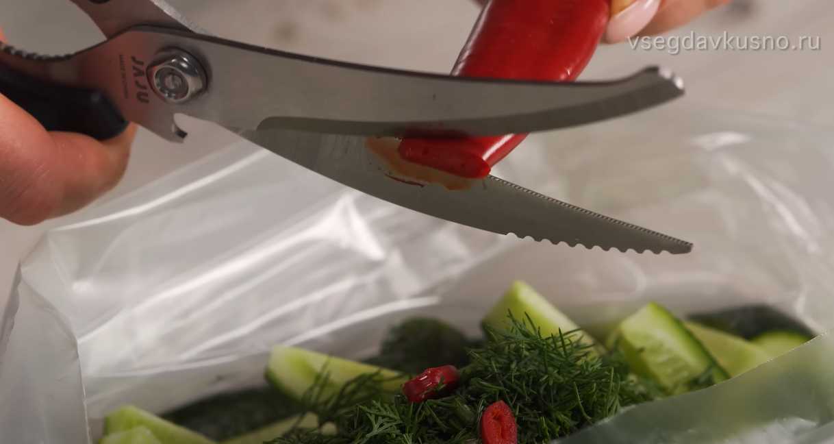 Concombres légèrement marinés en sachet - Étape 4