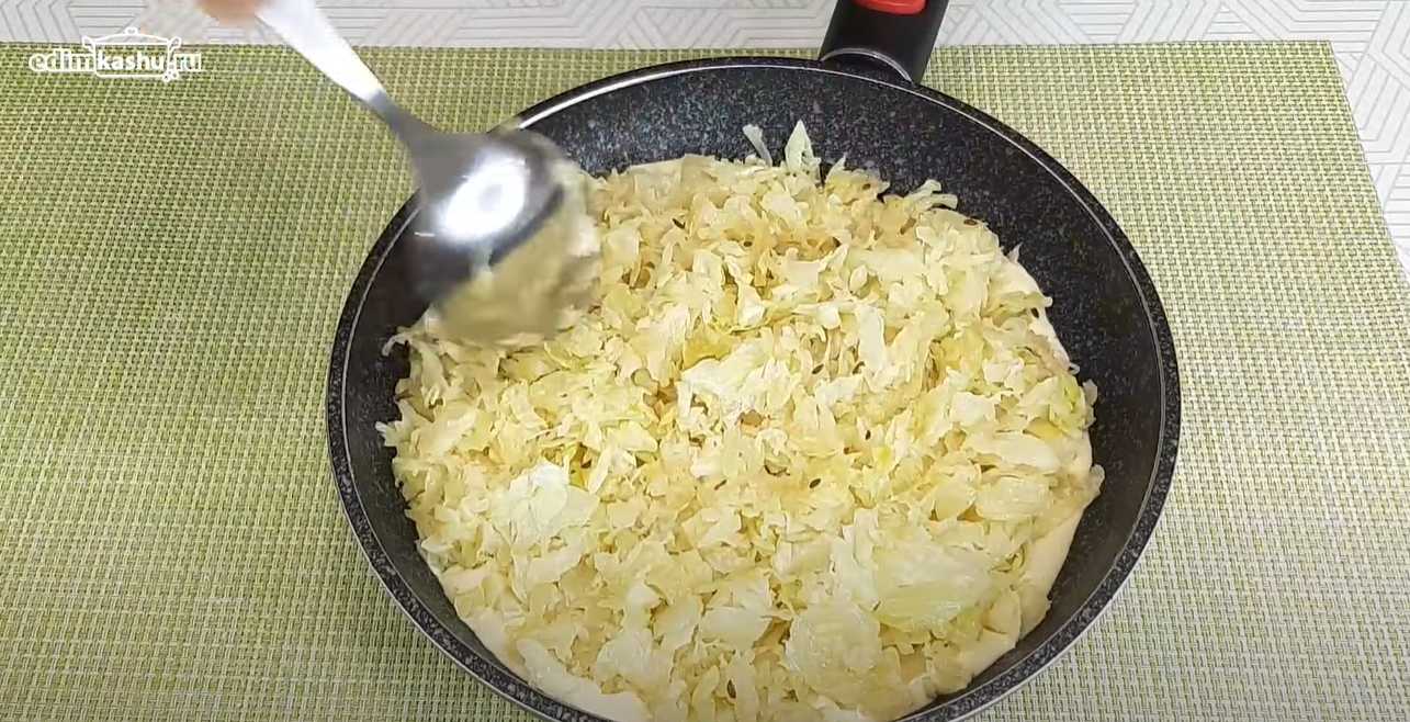 Tarte au kéfir et au chou à la poêle - Étape 9