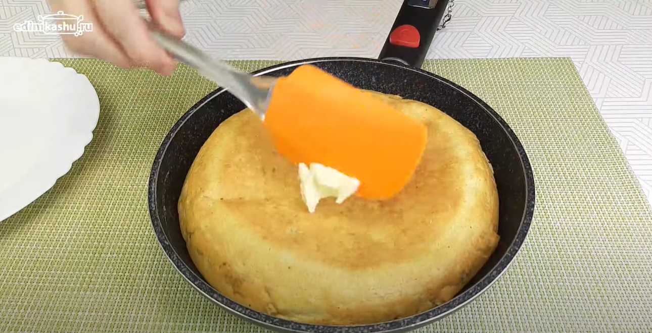 Tarte au chou cuite au kéfir dans une poêle - Étape 11