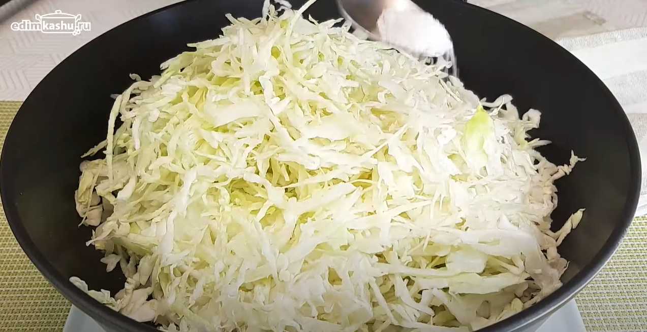 Tarte au chou cuite au kéfir dans une poêle - Étape 3