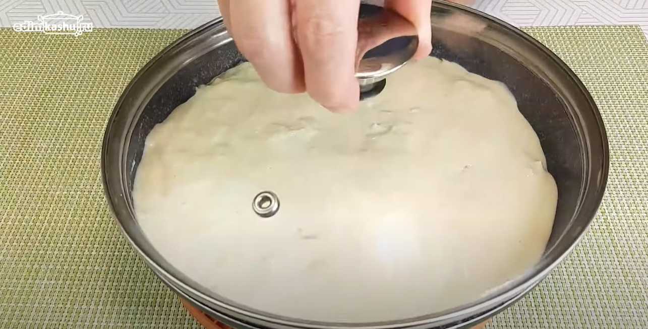 Tourte au chou cuite au kéfir dans une poêle - Étape 10