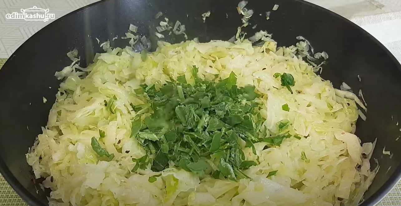 Tarte au chou cuite au kéfir dans une poêle - Étape 4